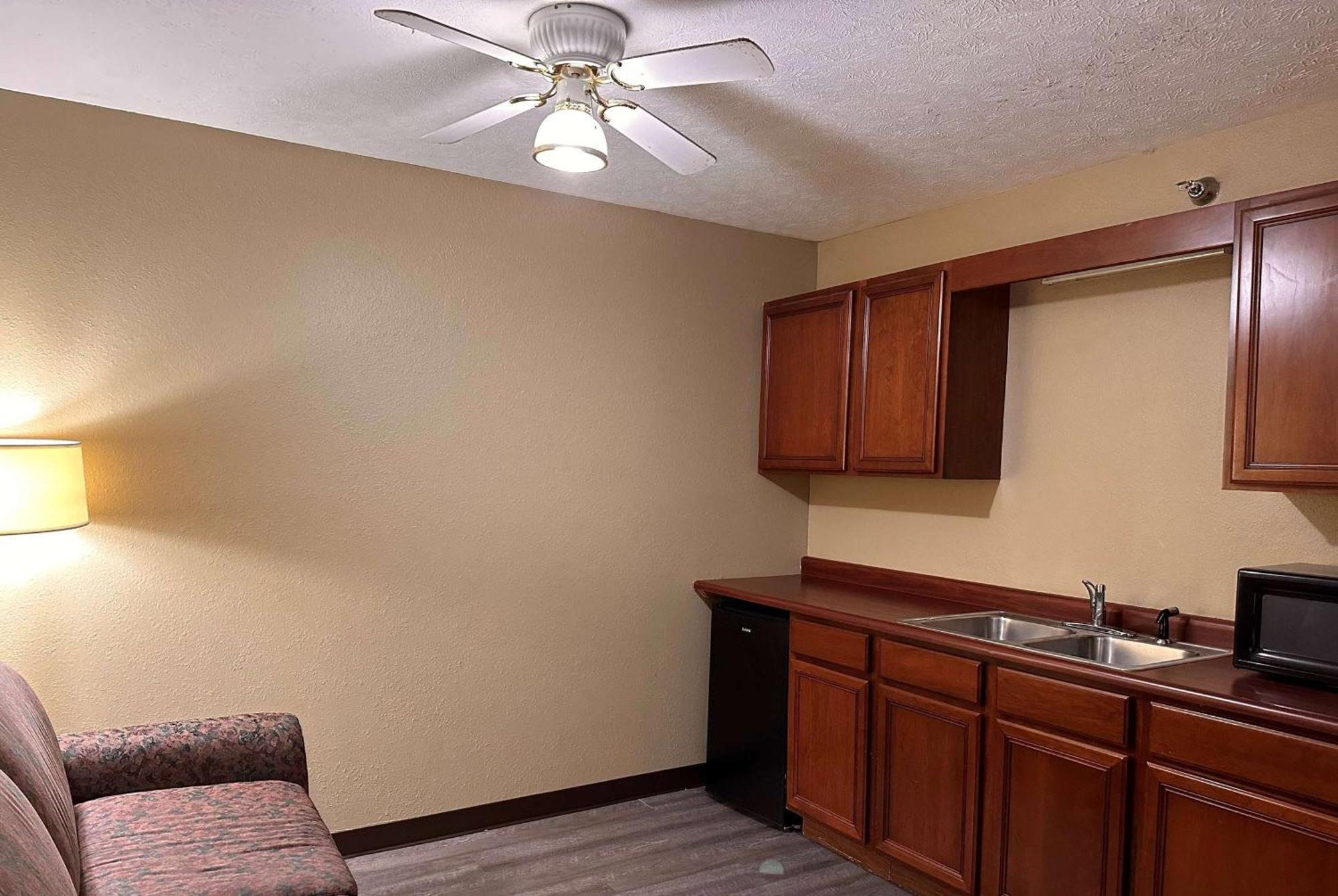 ซูเปอร์ 8 บาย วินด์แฮม เบลล์ฟองเทน Hotel Bellefontaine ภายนอก รูปภาพ
