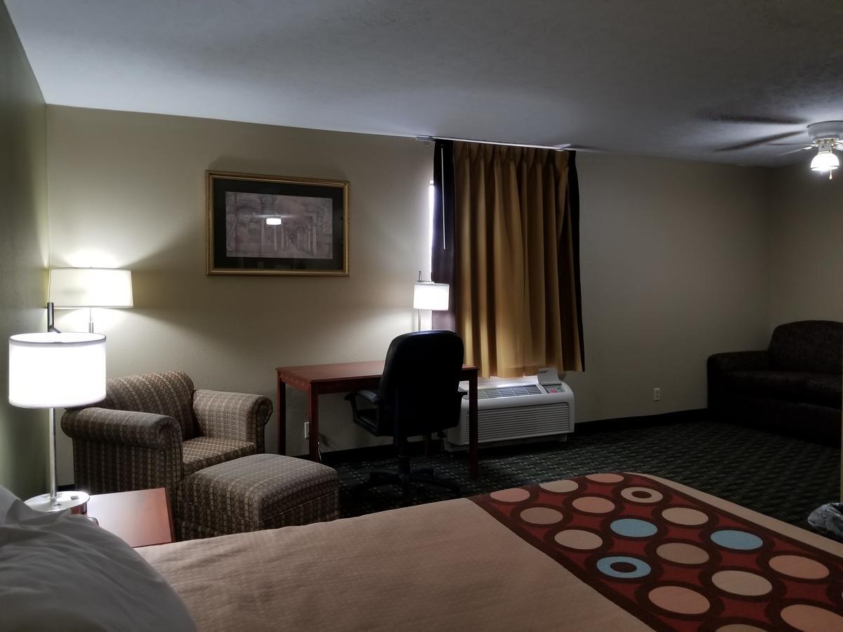 ซูเปอร์ 8 บาย วินด์แฮม เบลล์ฟองเทน Hotel Bellefontaine ภายนอก รูปภาพ